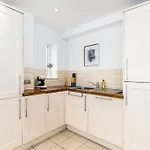 Fortified 4 Bedroom Holly بيت للعطل