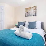 Fortified 4 Bedroom Holly بيت للعطل