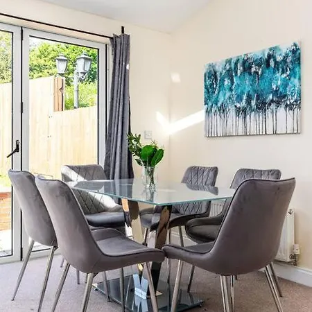 Fortified 4 Bedroom Holly Nyaraló *