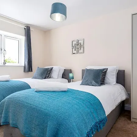 Fortified 4 Bedroom Holly * Bristol