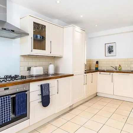 Fortified 4 Bedroom Holly Dom wakacyjny Bristol