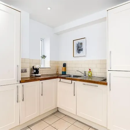 Fortified 4 Bedroom Holly Nyaraló