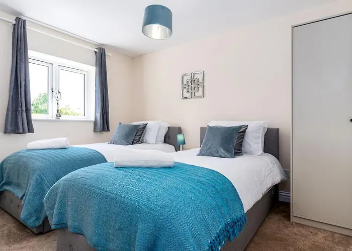 Fortified 4 Bedroom Holly * Bristol