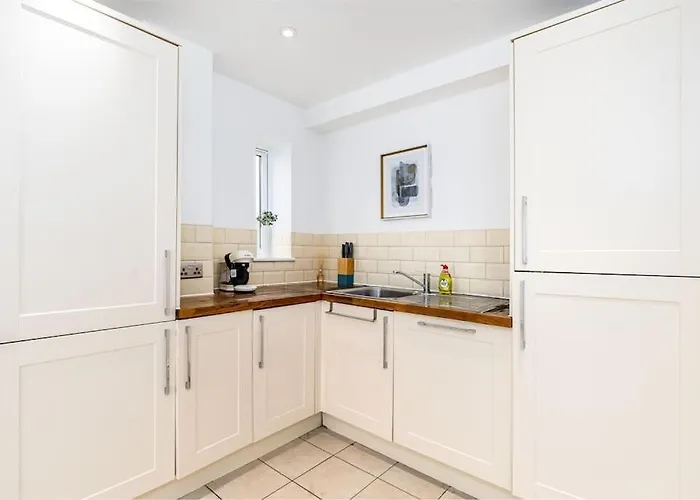 Fortified 4 Bedroom Holly Nyaraló