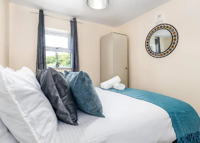 Fortified 4 Bedroom Holly Nyaraló